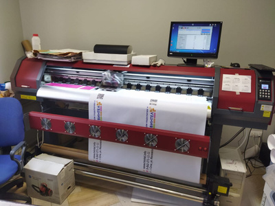 Эко-сольвентный принтер для производства наружной и внутренней рекламы