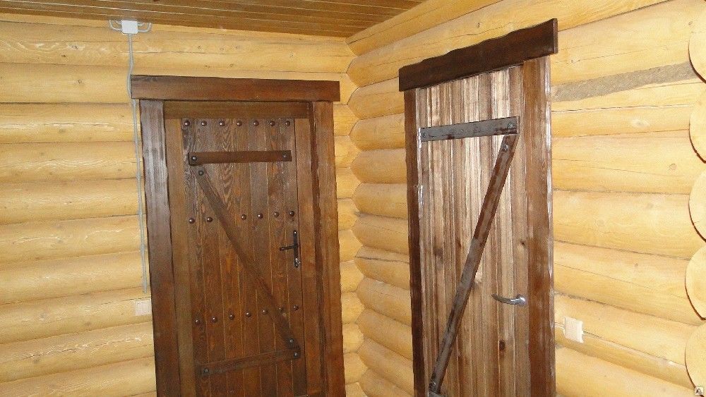 Вторая входная дверь деревянная
