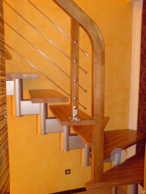 Лестница на хребтовом металлическом косоуре
