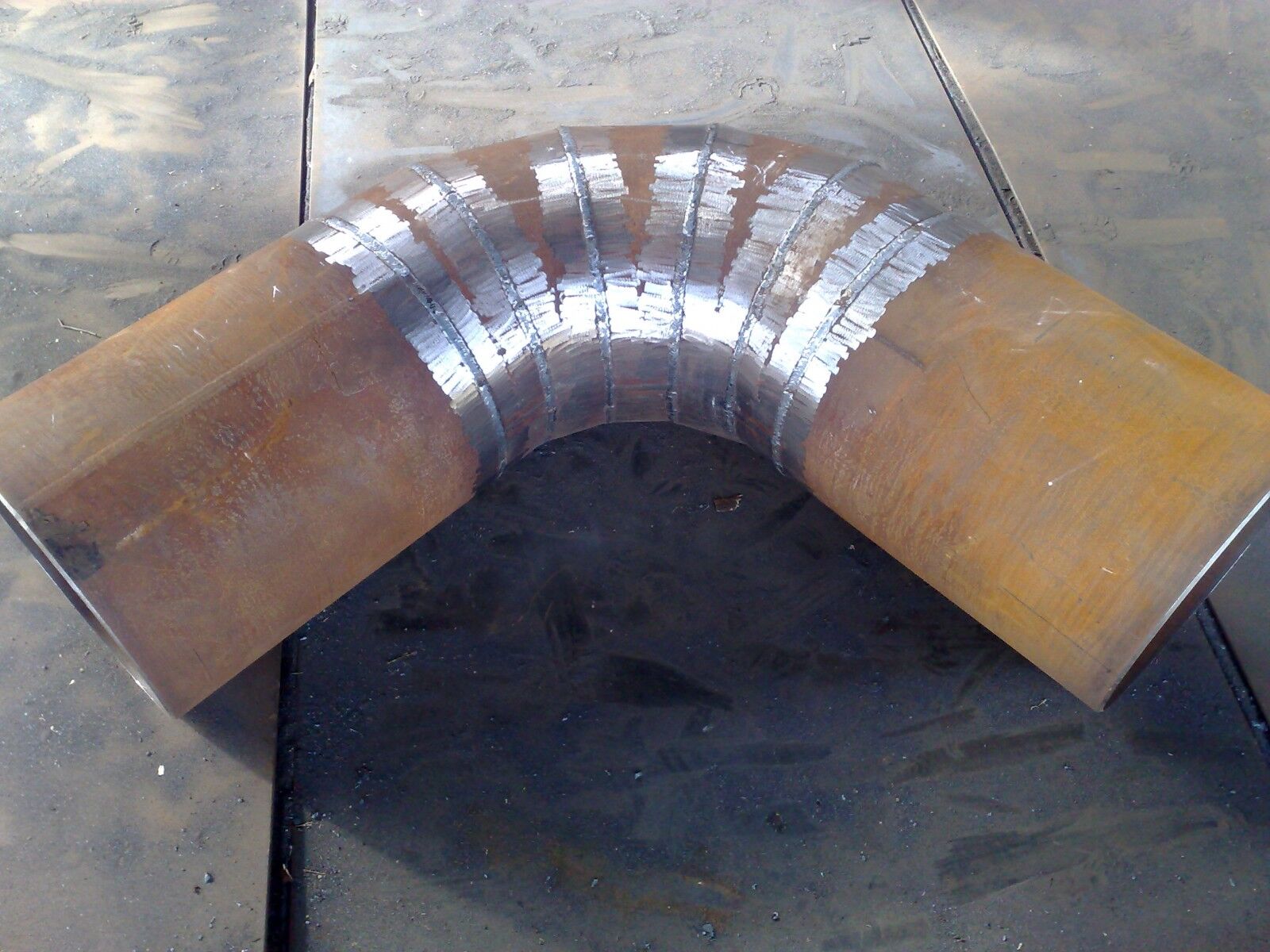 Отвод сварной секторный (колено) d1420мм (Ду1400) для стальной трубы