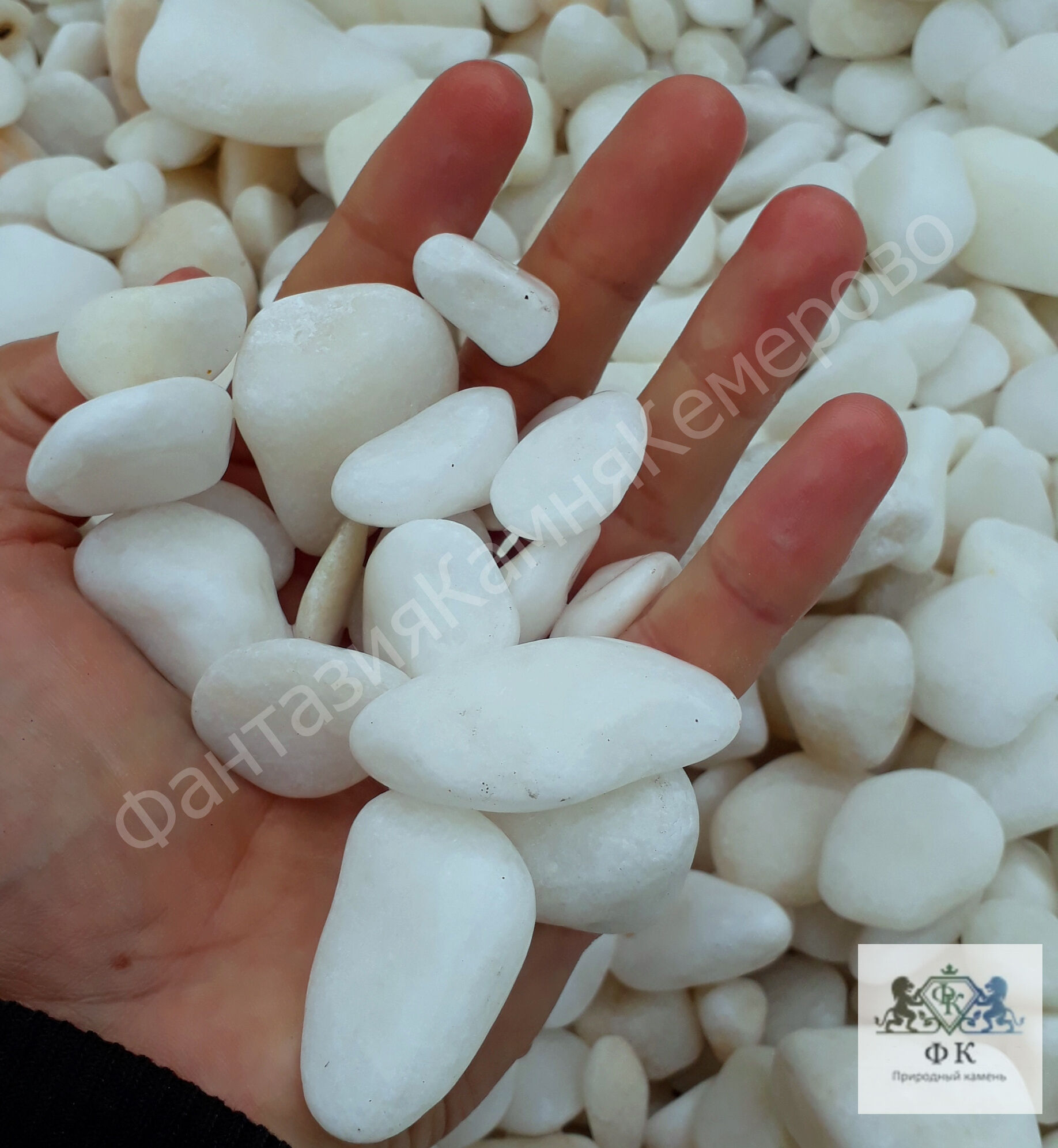 Галька мраморная белая, 20-70 мм в мешках (25 кг) 1