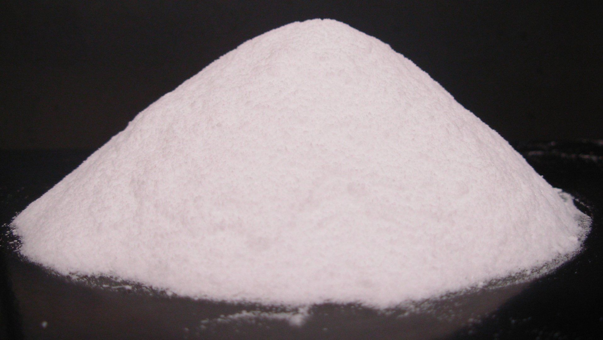 Глюко́за, или виноградный сахар, или декстроза (D-глюкоза), C6H12O6 — органическое соединение, моносахарид