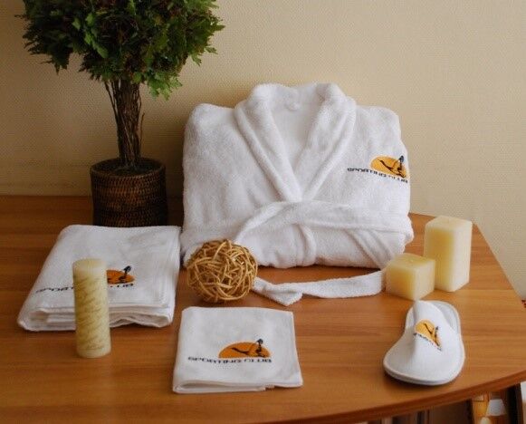 Текстиль для отелей: халат, полотенца с логотипом