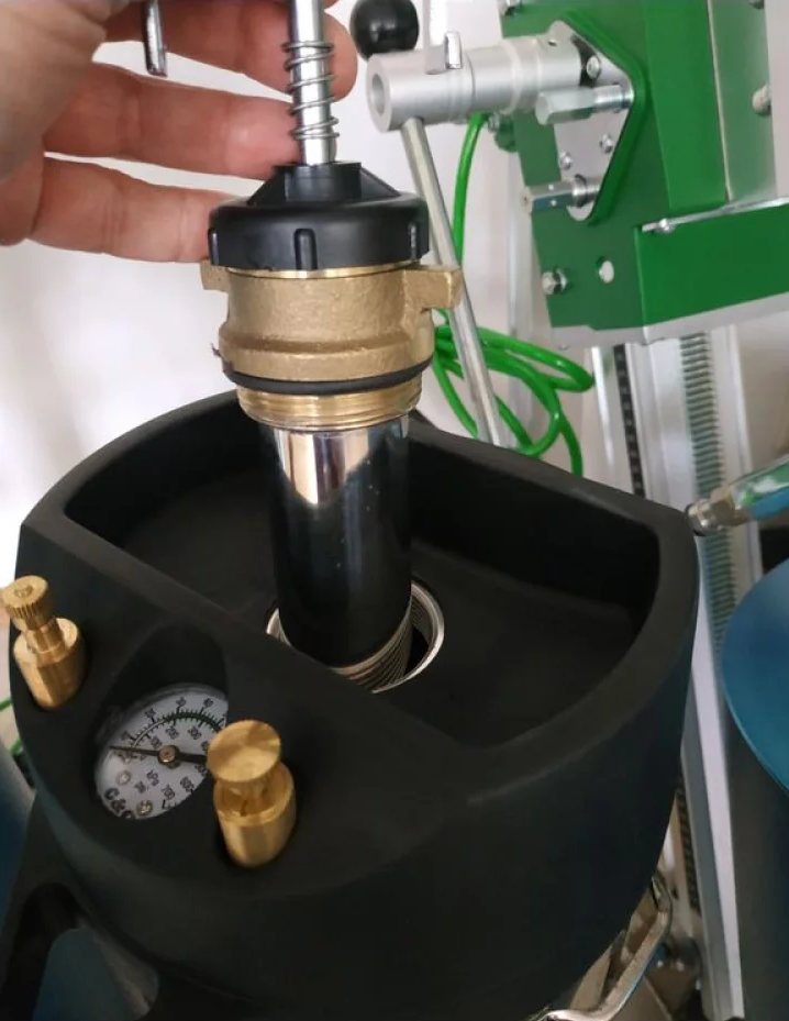 Устройство автономной подачи воды под давлением с манометром 10 литров Bycon BWT-10 4