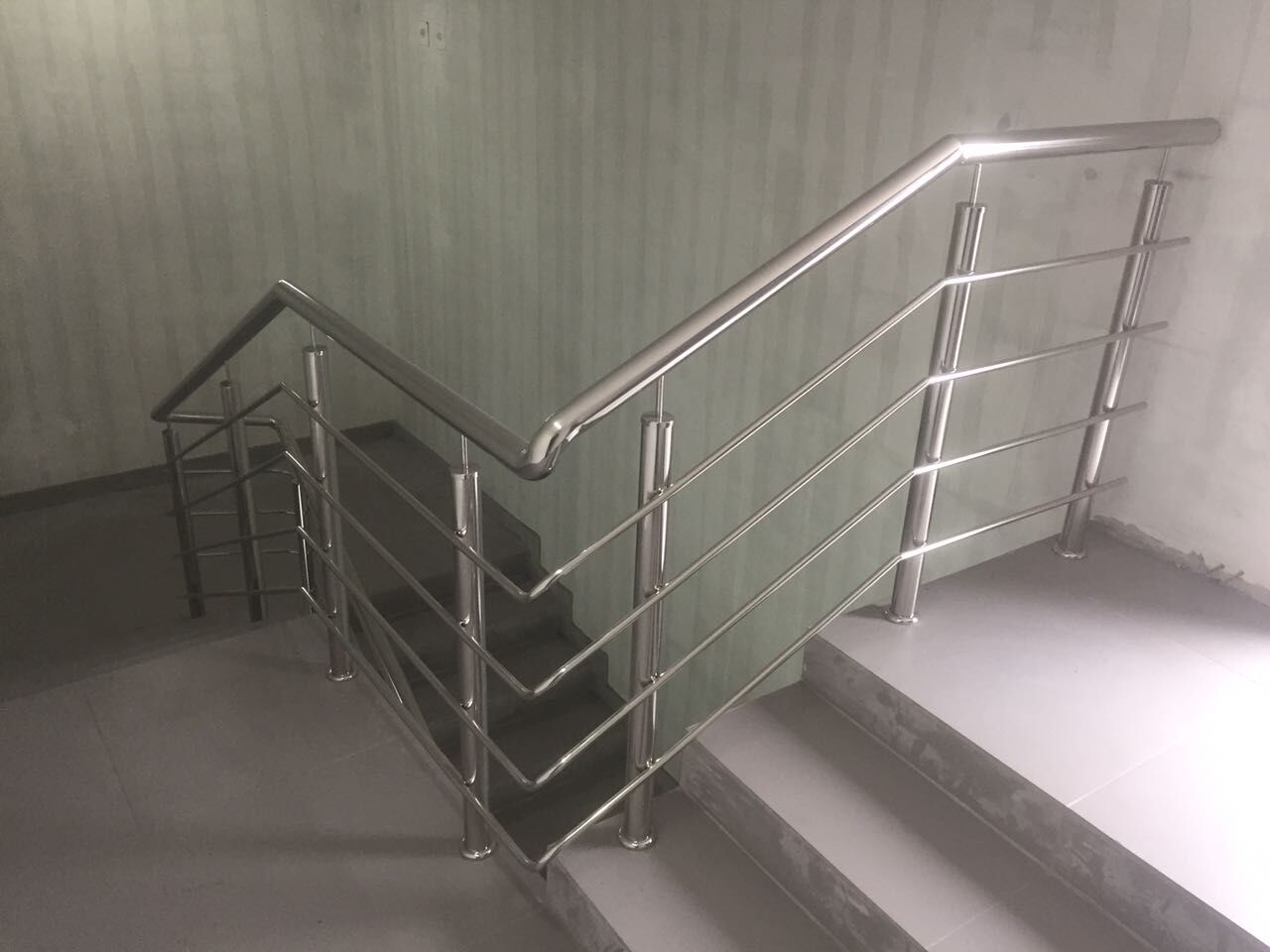 Поручни для лестниц из нержавеющей стали