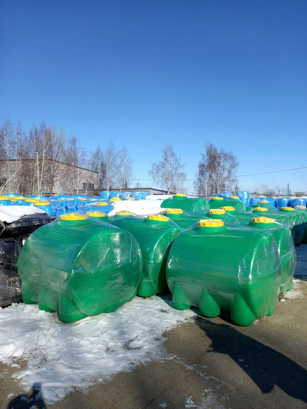 хранение бутилированной воды на складе. Isuzu водовоз. минеральная вода экспорт. экспорт питьевой воды из россии. бочка грандс.