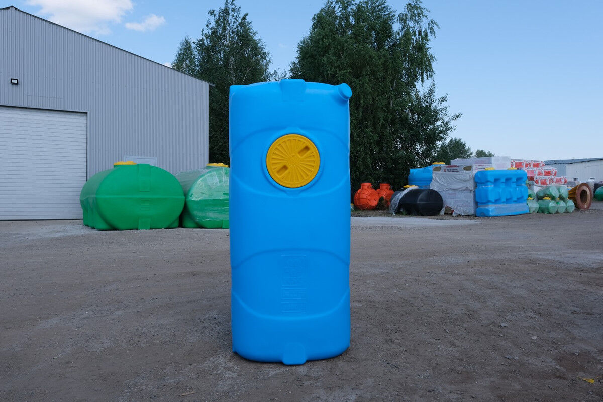 Накопительная пластиковая емкость для воды 750 литров прямоугольная для хранения