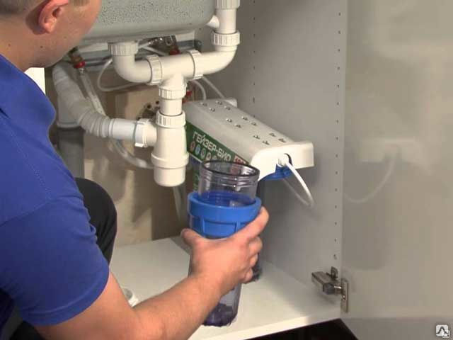 Монтаж фильтра питьевой воды