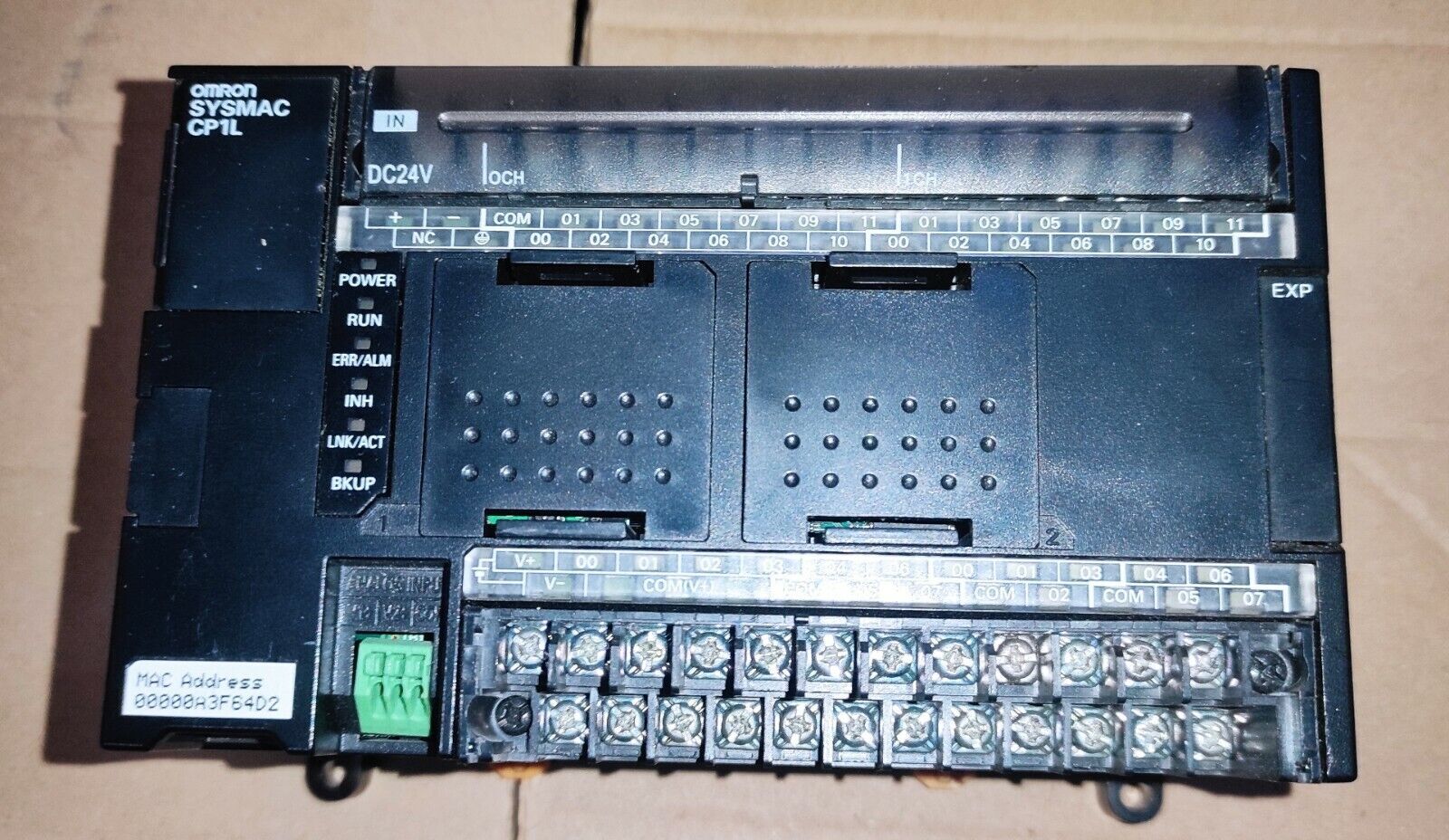 Программируемый логический контроллер Omron CP1L-EM40DT1-D