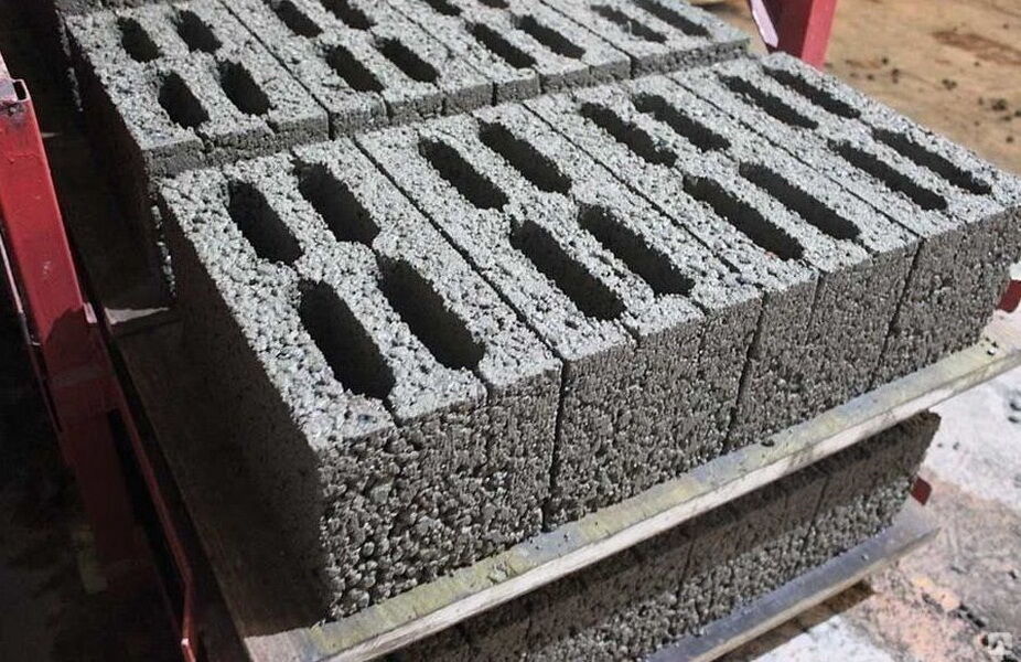 Блок стеновой керамзитный конструкционный D1200