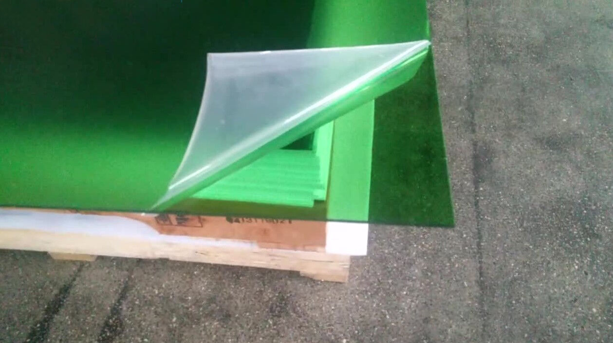 Монолитный поликарбонат КОЛИБРИ Зеленый 3 мм (1,525х2,05 м) Полигаль