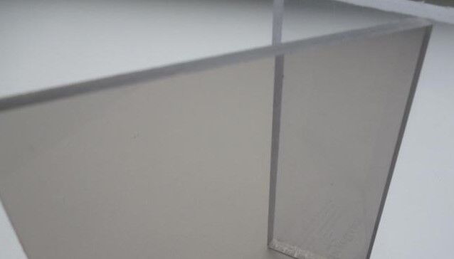 Монолитный поликарбонат КИВИ Бронза 1,5 мм (1,525х2,05 м) Полигаль