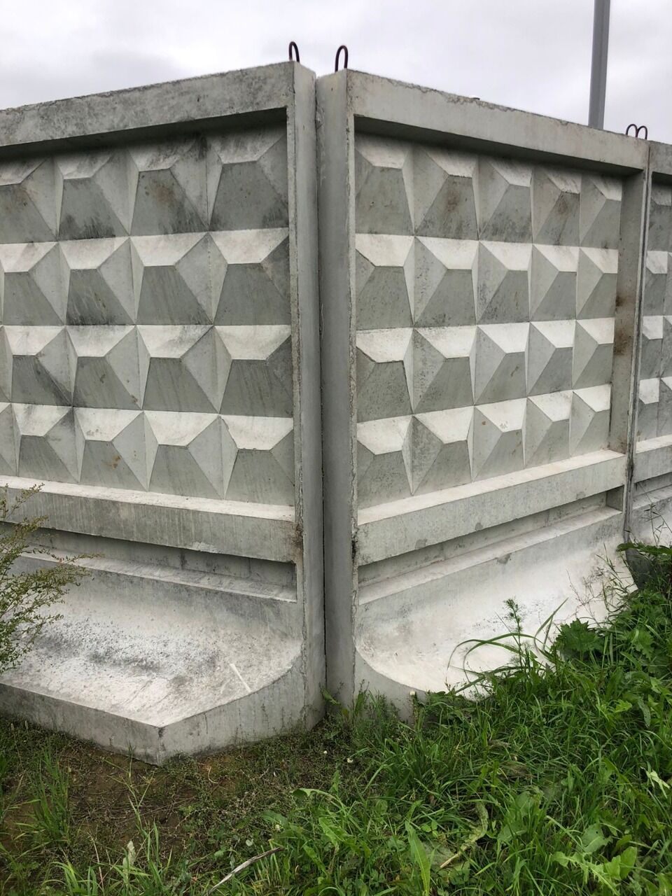 Забор бетонный самостоящий секционный ПО 40.25