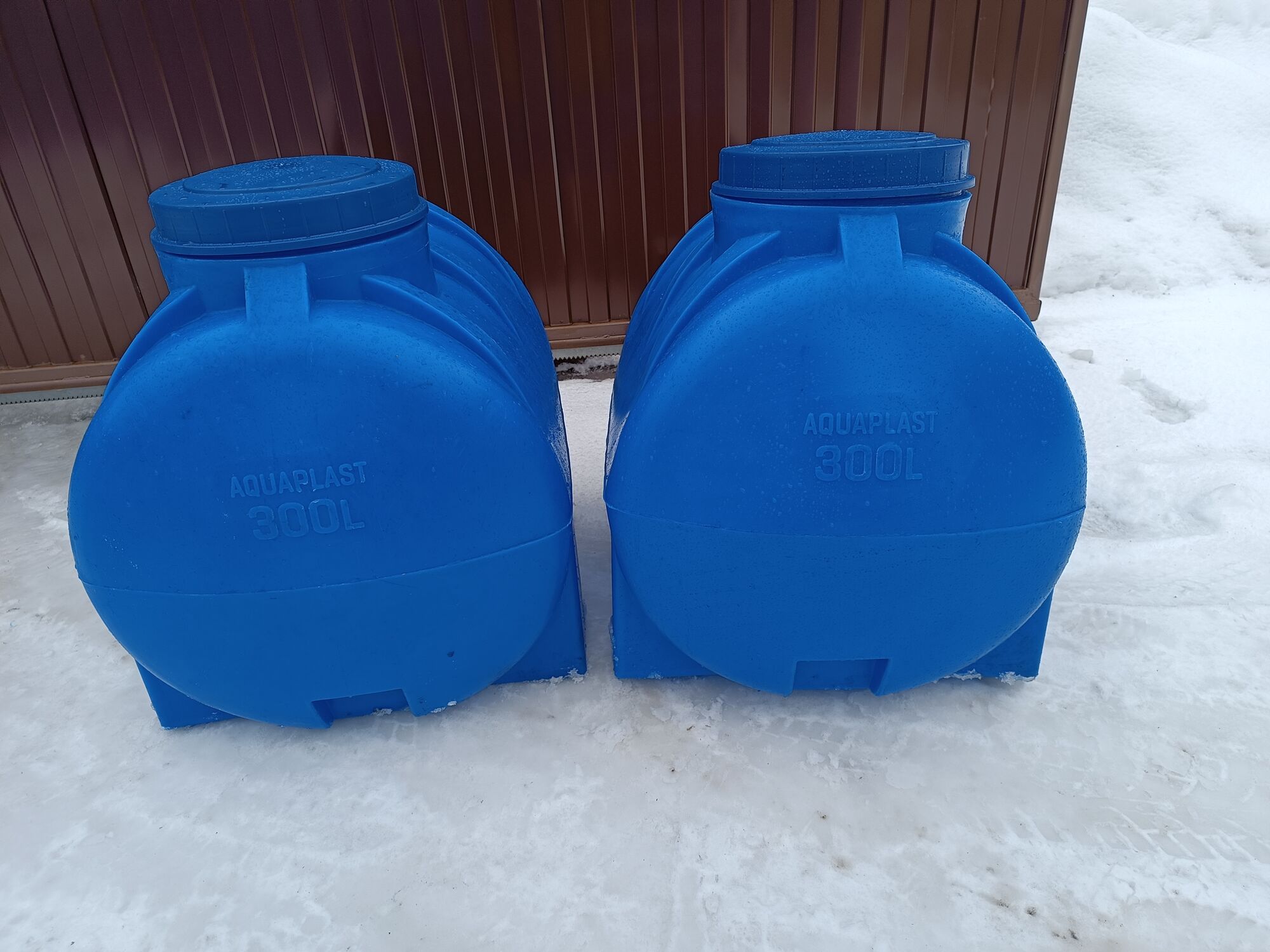 Ёмкость для воды пластиковая овально-горизонтальная 300 л синяя Aquaplast 12